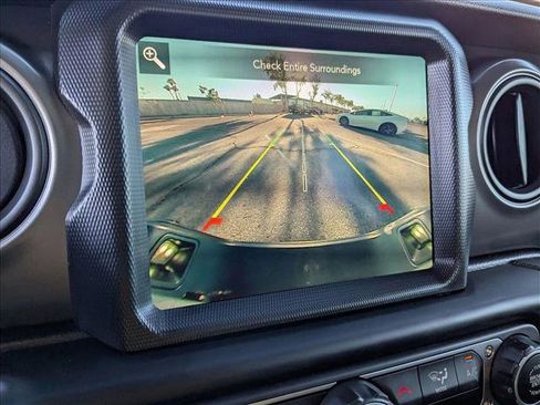 Used 2023 Jeep Gladiator Sport image 13