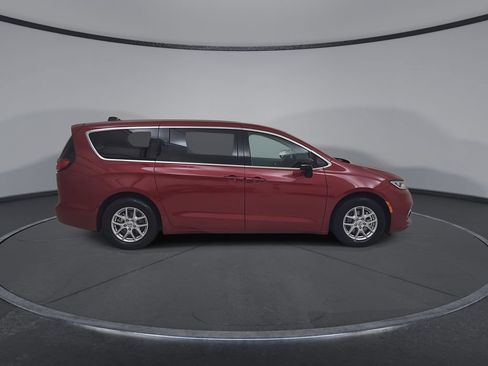Certified 2024 Chrysler Pacifica Touring-L FWD image 19