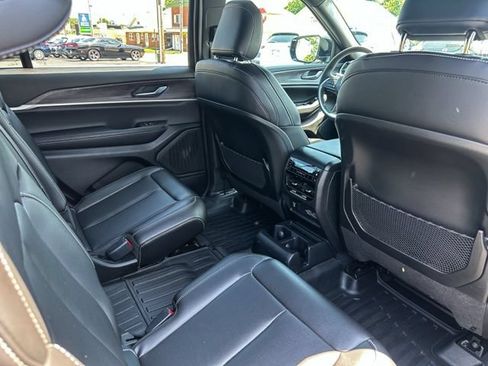 Used 2025 Jeep Grand Cherokee L Limited AWD/4WD image 24