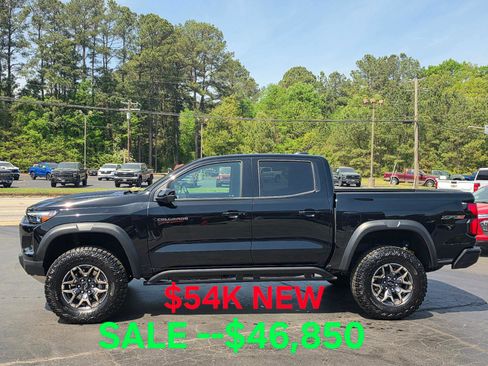 Used 2024 Chevrolet Colorado ZR2 w/ ZR2 Convenience Package III AWD/4WD image 3