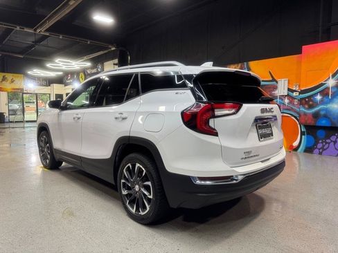 Used 2023 GMC Terrain SLT AWD/4WD image 3