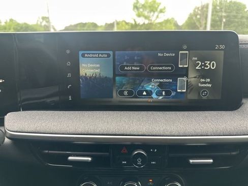Used 2025 Nissan Kicks SV FWD image 10