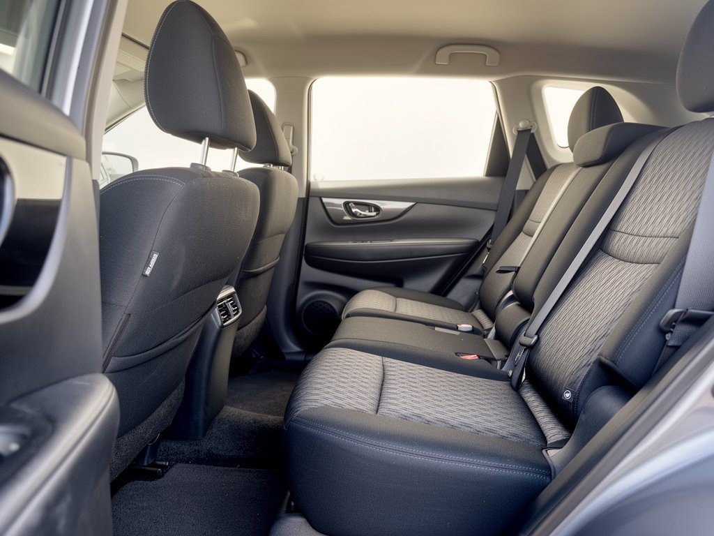 Used 2018 Nissan Rogue SV FWD image 25