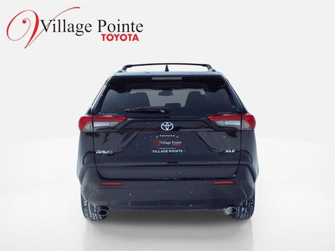 Used 2022 Toyota RAV4 XLE image 4