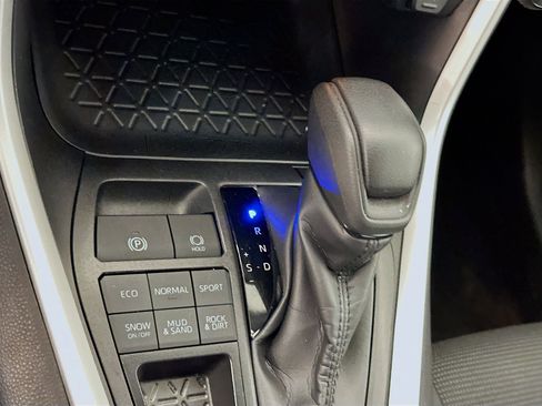 Used 2025 Toyota RAV4 LE image 25