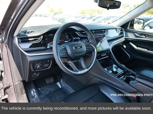 Used 2023 Jeep Grand Cherokee 4WD 4xe image 16