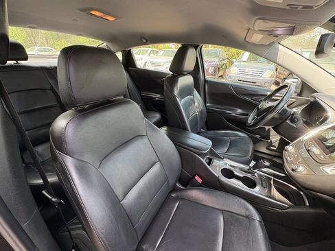 Used 2017 Chevrolet Malibu LT w/ Leather Package image 9