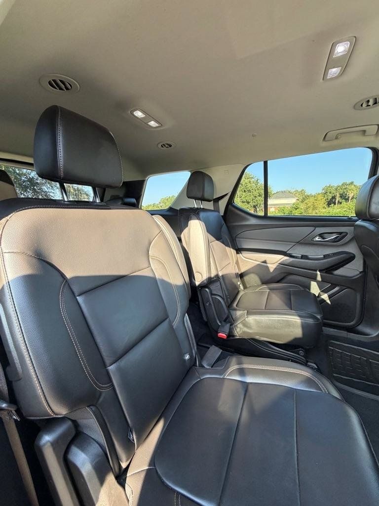 Used 2021 Chevrolet Traverse LT w/ LT Premium Package AWD/4WD image 18