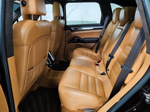 Used 2016 Porsche Cayenne GTS image 14