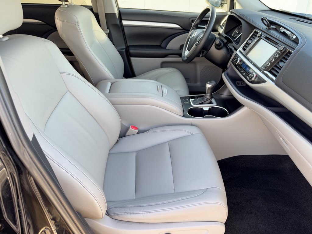 Used 2019 Toyota Highlander XLE AWD/4WD image 30