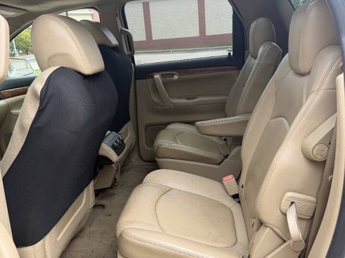Used 2008 Saturn Outlook XR w/ Premium Trim Package FWD image 9