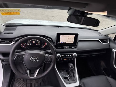 Used 2023 Toyota RAV4 XLE Premium image 11