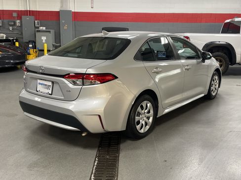 Used 2021 Toyota Corolla LE image 10