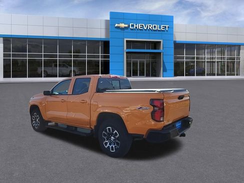 Used 2025 Chevrolet Colorado Z71 w/ Technology Package AWD/4WD image 3