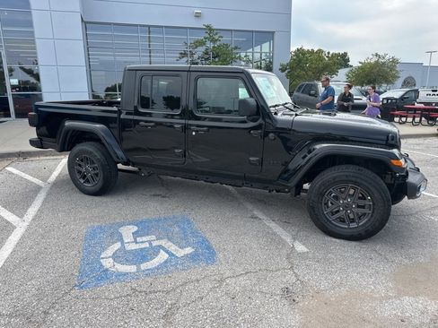 New 2025 Jeep Gladiator Sport image 34