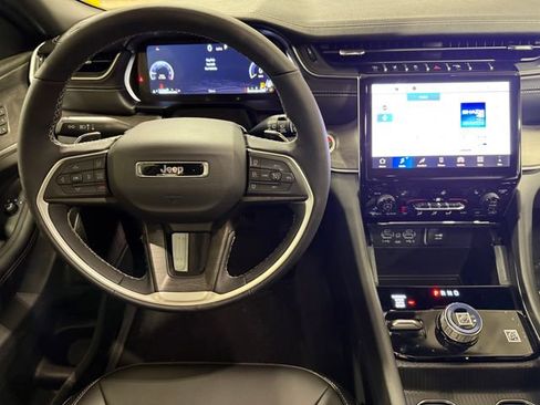 New 2025 Jeep Grand Cherokee Limited w/ Black Appearance Package image 17