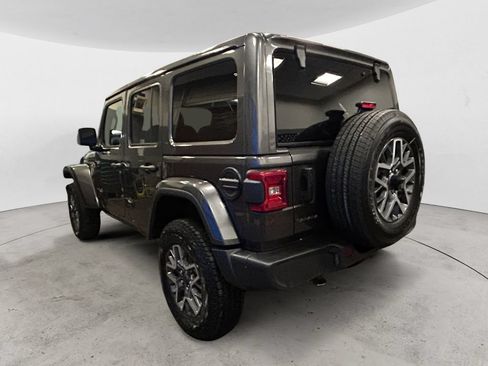 Used 2025 Jeep Wrangler Unlimited Sahara AWD/4WD image 3