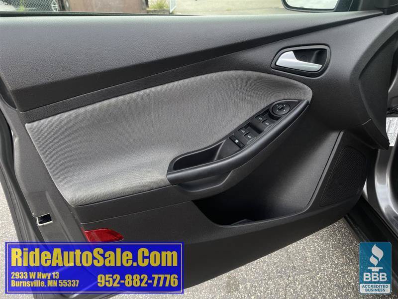 Used 2013 Ford Focus SE w/ SE Winter Pkg FWD image 9