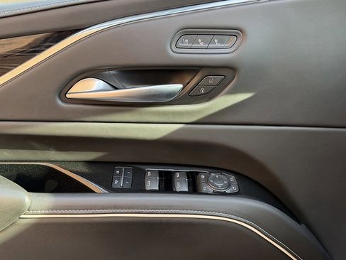 Used 2023 Cadillac Escalade V w/ LPO, ONYX Package image 16