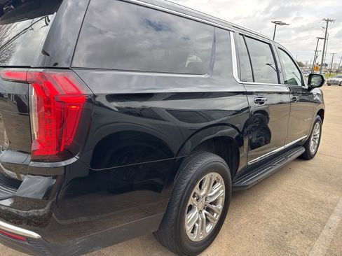 Used 2022 GMC Yukon XL SLT image 4