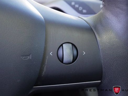 Used 2024 Tesla Model Y 2WD image 23