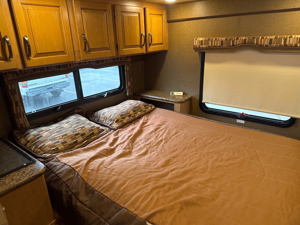Used 2016 Ford E-450 and Econoline 450 Super Duty w/ Motorhome Prep Package RWD image 28