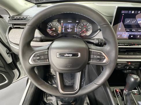 Used 2022 Jeep Compass Latitude AWD/4WD image 11