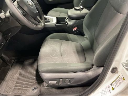 Used 2024 Toyota RAV4 XLE w/ Convenience Package image 10