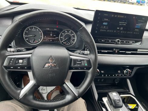 Used 2025 Mitsubishi Outlander SE AWD/4WD image 32