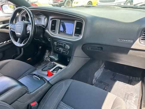 Used 2019 Dodge Charger SXT w/ Blacktop Package RWD image 31