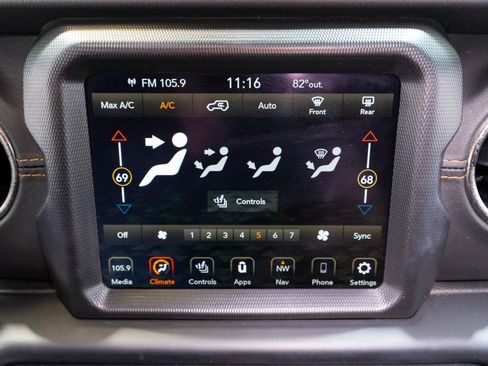 Used 2021 Jeep Wrangler Unlimited Sahara AWD/4WD image 18