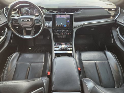 Used 2022 Jeep Grand Cherokee Overland w/ Luxury Tech Group IV AWD/4WD image 2