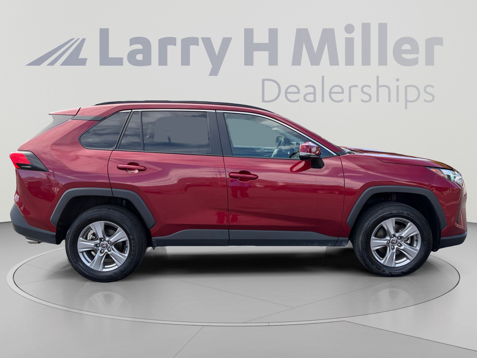 Used 2025 Toyota RAV4 XLE AWD/4WD image 6