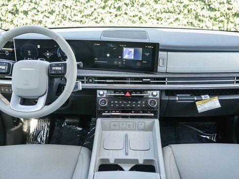 Used 2025 Hyundai Santa Fe Limited FWD image 12