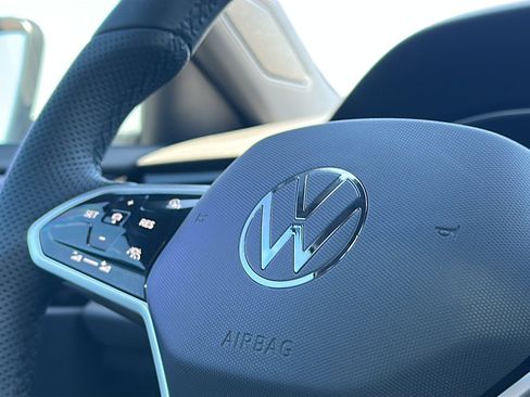 Used 2025 Volkswagen Jetta GLI Autobahn image 28