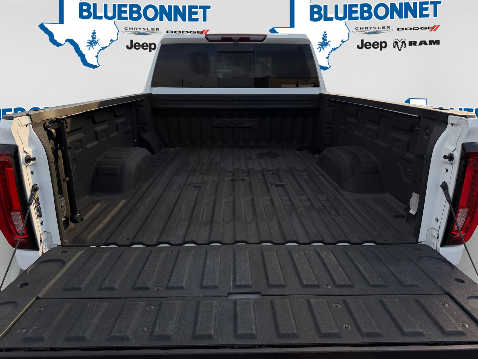 Used 2022 GMC Sierra 2500 AT4 w/ AT4 Preferred Package AWD/4WD image 23