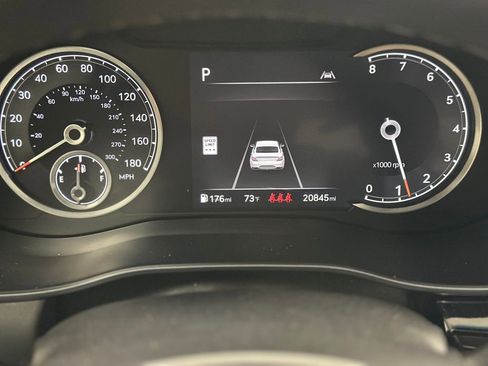 Used 2025 Genesis G70 2.5T RWD image 6