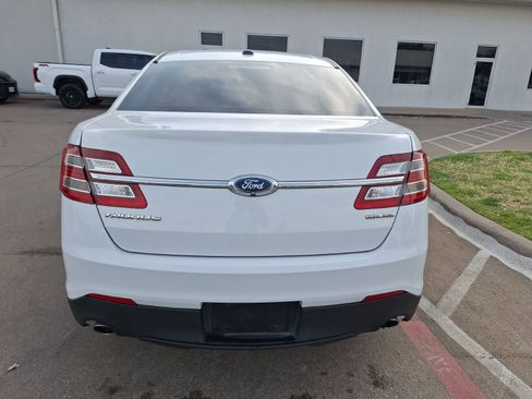 Used 2019 Ford Taurus SE image 5