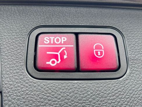Used 2019 Mercedes-Benz GLC 300 4MATIC image 30
