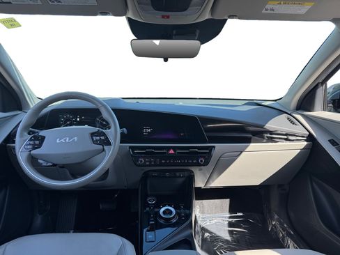 Used 2023 Kia Niro Wind w/ Wind Preserve Package FWD image 10