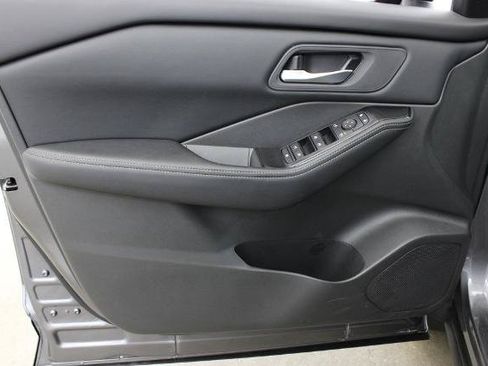 Certified 2026 Nissan Rogue SV FWD image 16