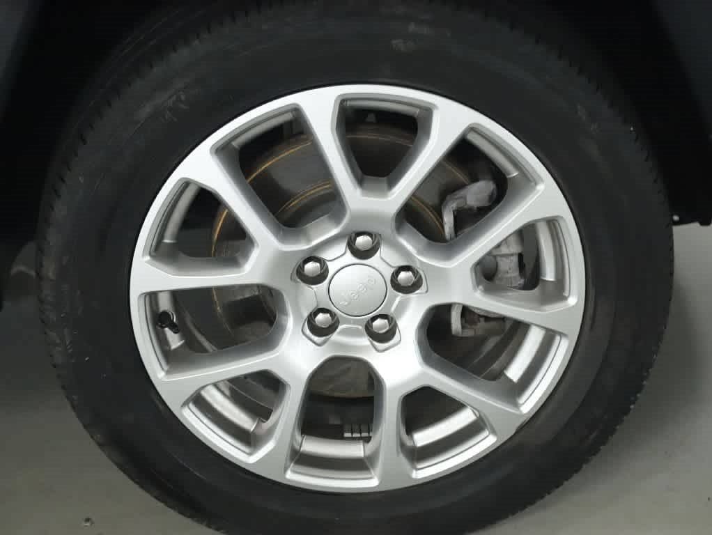 Used 2023 Jeep Compass Latitude AWD/4WD image 10