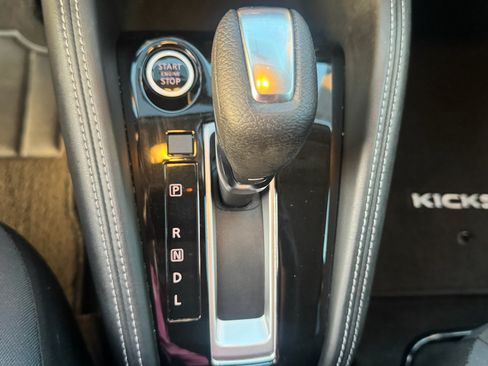 Used 2018 Nissan Kicks SV FWD image 21