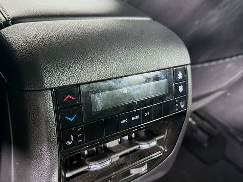 Used 2023 Jeep Grand Cherokee L Limited RWD image 27