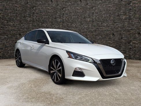 Used 2020 Nissan Altima 2.5 SR FWD image 2