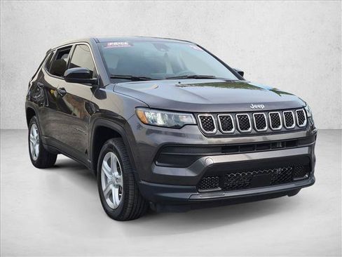 Used 2023 Jeep Compass Sport AWD/4WD image 3