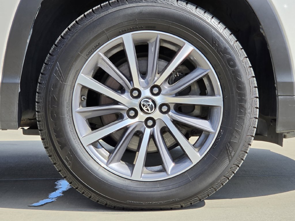 Used 2018 Toyota Highlander XLE FWD image 11