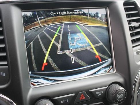 Used 2018 Jeep Grand Cherokee Limited image 21