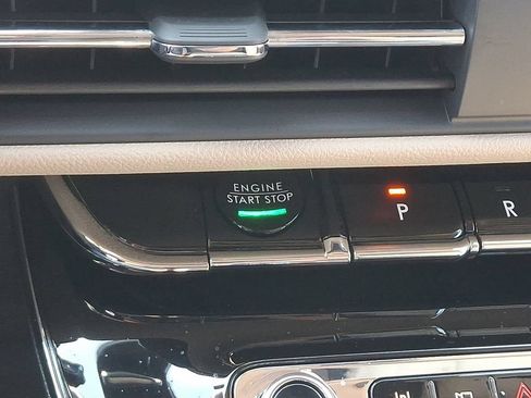 Certified 2025 Lincoln Corsair AWD image 23