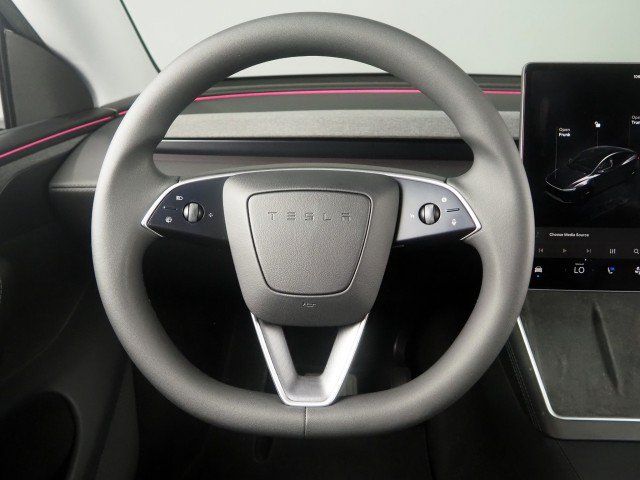 Used 2026 Tesla Model Y Long Range RWD image 18